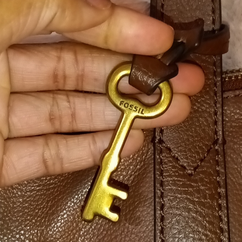 Fossil Tote - Picture 3 of 15